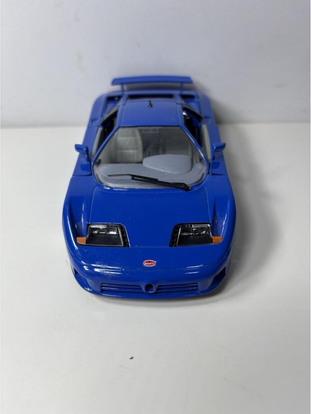 Burago 1991 Bugatti EB110 Blue 1/18 Scale Diecast Model Car - Picture 3 of 7